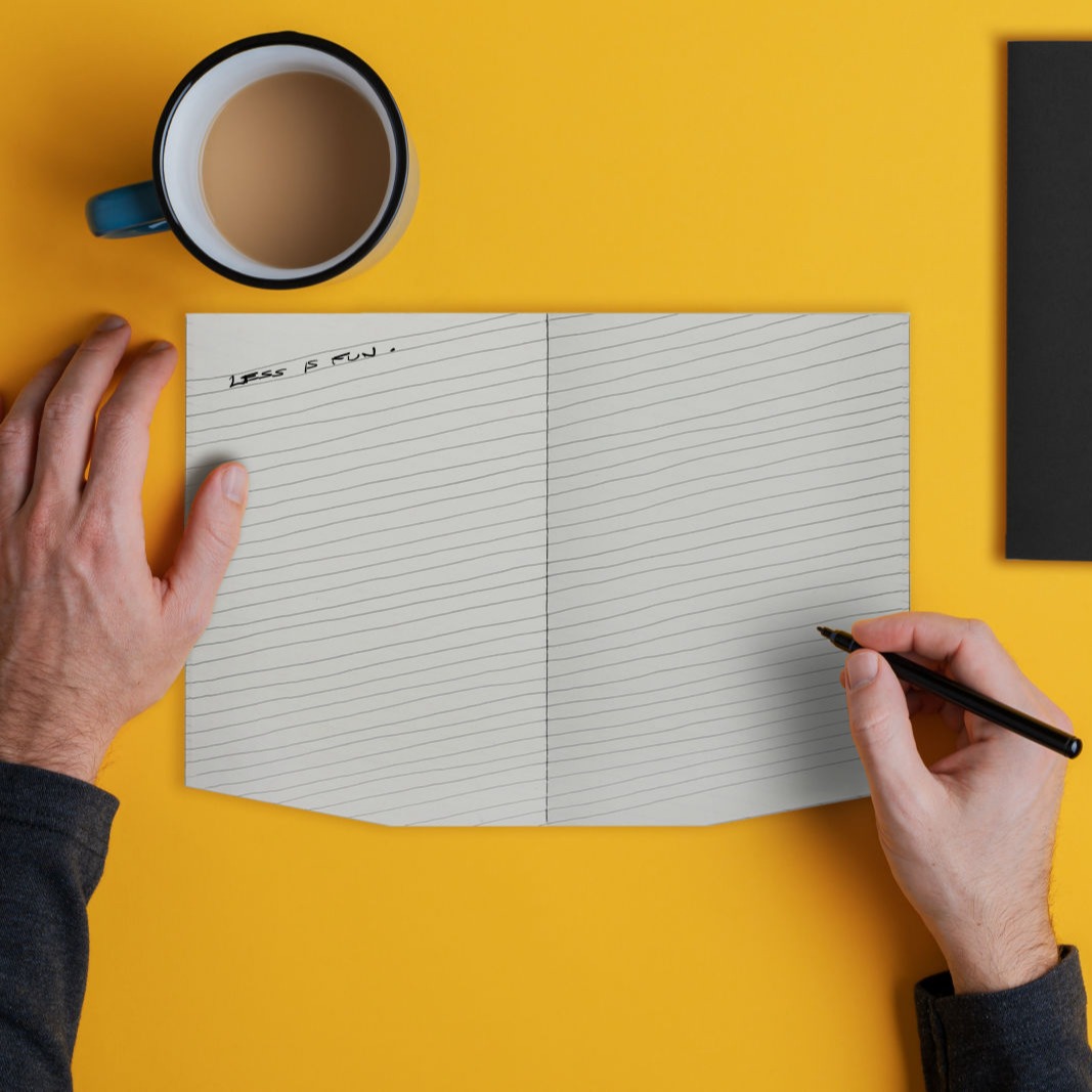 Q, Writeground, stationery, cartoleria, design, carta riciclata, design ecofriendly, italian design, notepad, notebook, quaderno, quaderno a righe, righe inclinate, scrittura creativa, minimal design